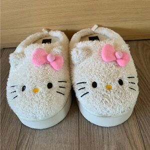 Hello Kitty x Forever 21 Fluffy Slippers Sanrio